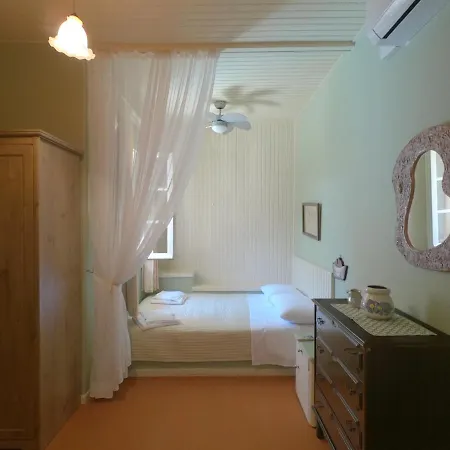 Ioniso House *